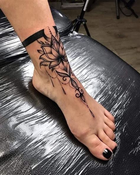 tatuajes en el empeine para mujer|Tatuajes femeninos en el empeine: diseños delicados。